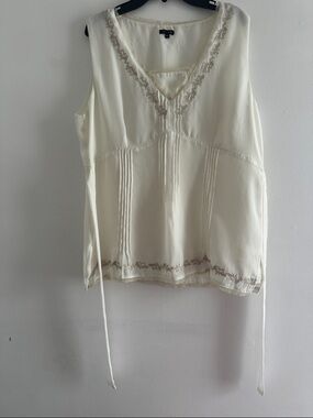 Zeze white sleeveless blouse